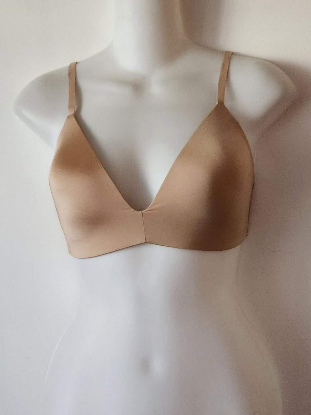 Skims bra sz 32DD wireless T shirt plunge beige NWT